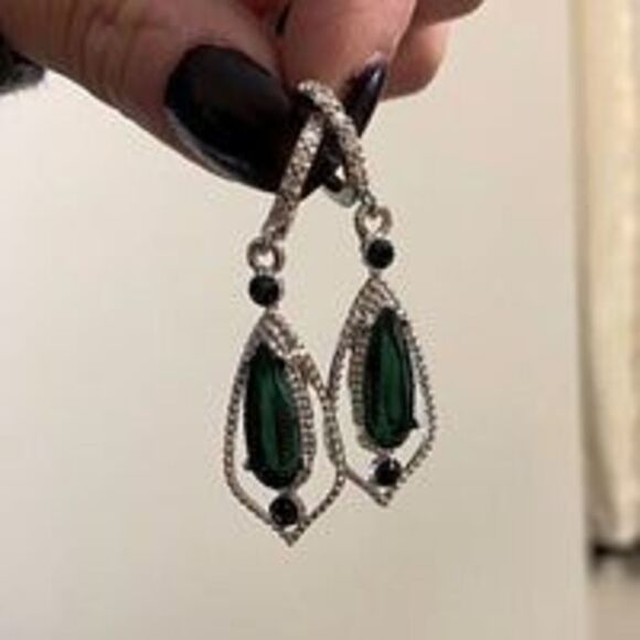 The Emerald Empire  925 Silver Emerald drop Earrings - Picture 4 of 4